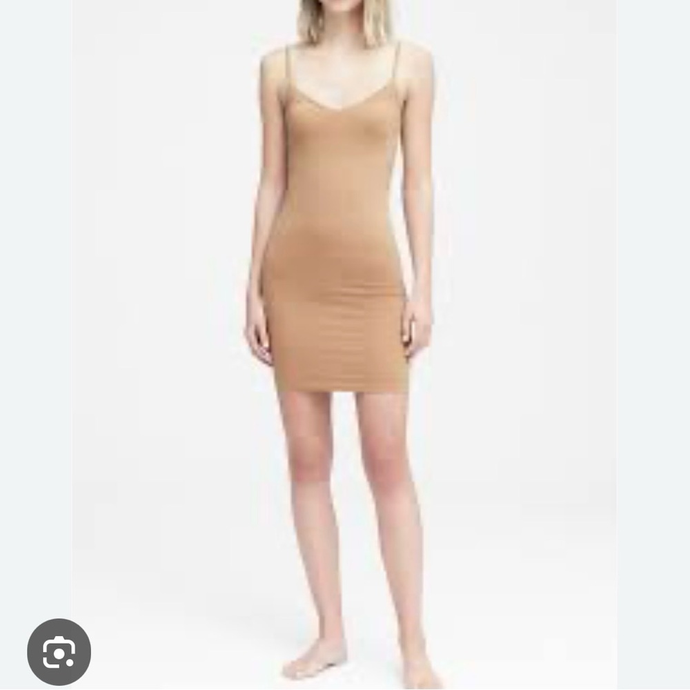 BANANA REPUBLIC Seamless Essential Slip Dress Built-in Bra Nude